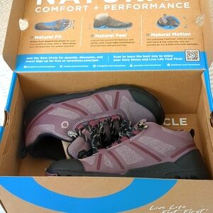 Xero women's daylite hiker fusion new flat and wide toe shoes  size 7